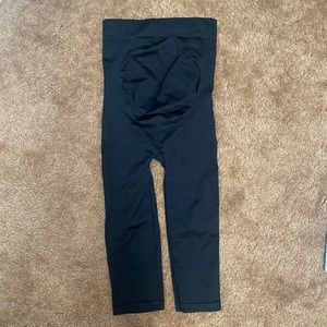 BLANQI 3/4 black maternity leggings